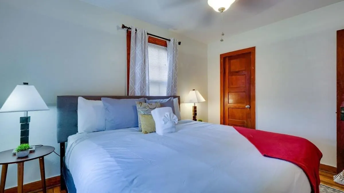 Casa vacanze Retro Rainbow At Herb River-Highlighter Hideaway #5 Savannah