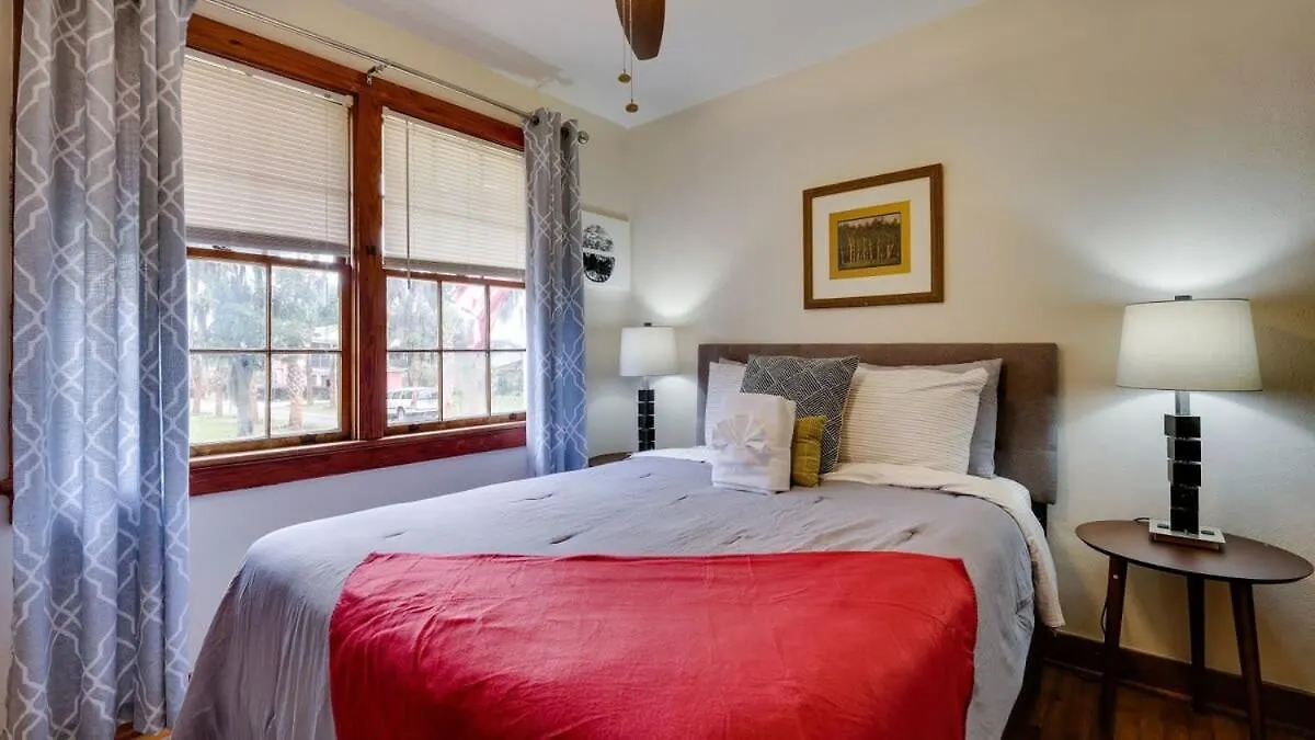 Casa vacanze Retro Rainbow At Herb River-Highlighter Hideaway #5 Savannah Stati Uniti