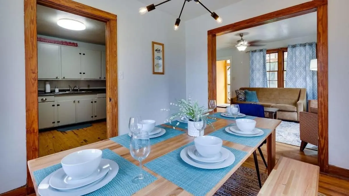 Casa vacanze Retro Rainbow At Herb River-Highlighter Hideaway #5 Savannah